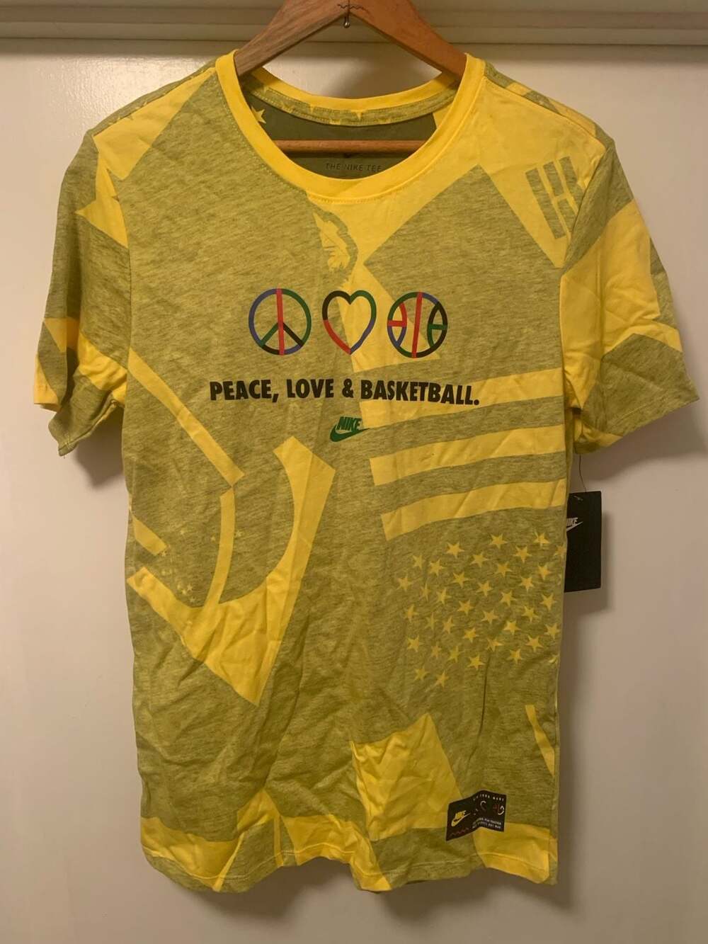 Nike NYC Wildcard Peace Love & Basketball Live Together Play Together Tour Small